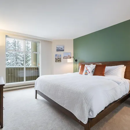 Villa Woodrun By Outpost Whistler Extérieur photo